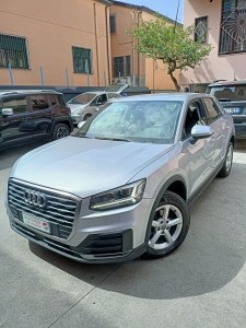 Audi Q2 grigio (2)