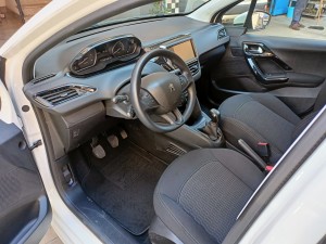Peugeot 208 (11)