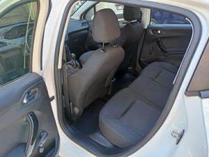 Peugeot 208 (12)