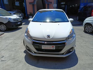 Peugeot 208 (2)