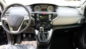 Lancia Ypsilon Opening edition blu di blu crescenzo automobili4.