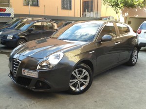 alfa-giulietta-distinctive-grigio-scuro-crescenzo-automobili-1