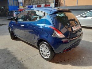 Lancia Ypsilon Blu di Blu crescenzo automobili (11)