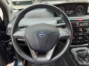 Lancia Ypsilon Blu di Blu crescenzo automobili (16)