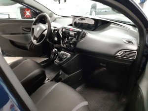 Lancia Ypsilon Blu di Blu crescenzo automobili (19)