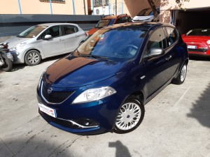 Lancia Ypsilon Blu di Blu crescenzo automobili (3)