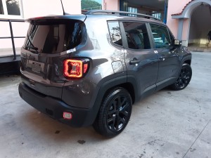 Jeep Renegade Granite Crystal Black line (9)