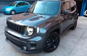 Jeep-Renegade-Granite-Crystal-Black-line-3-700x450