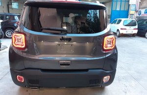 Jeep-Renegade-Granite-Crystal-Black-line-8-700x450