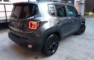 Jeep-Renegade-Granite-Crystal-Black-line-9-700x450