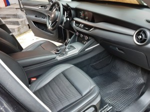 Alfa Stelvio nera (16)