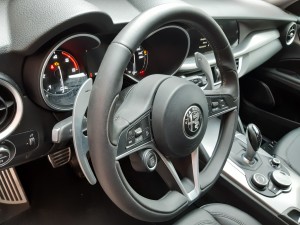 Alfa Stelvio nera (19)