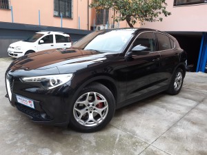 Alfa Stelvio nera (2)