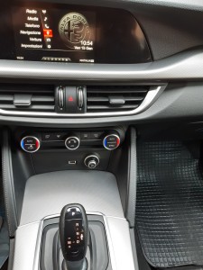 Alfa Stelvio nera (20)