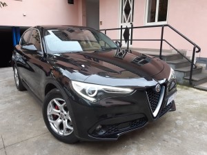 Alfa Stelvio nera (4)