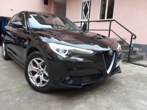 Alfa Stelvio nera (5)