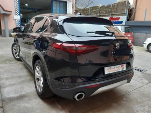 Alfa Stelvio nera (6)