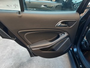 Mercedes GLA sport nera crescenzo automobili (33)