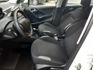 Peugeot 208 bianca (12)