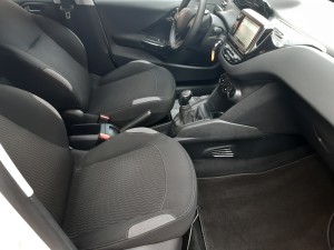 Peugeot 208 bianca (14)