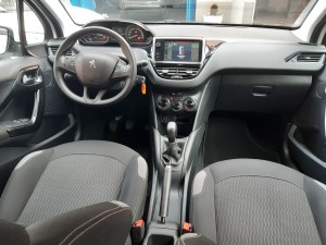 Peugeot 208 bianca (9)