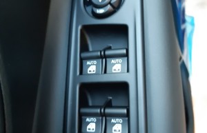 Jeep-Renegade-Granite-Crystal-Black-line- (15)