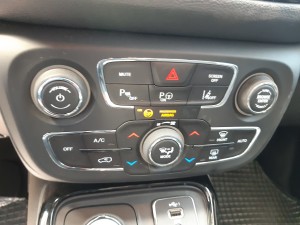 Jeep Compass bianca crescenzo automobili (17)