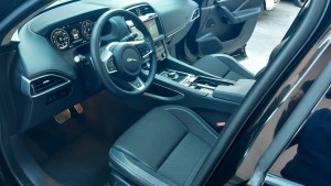 JAGUAR F PACE (8)