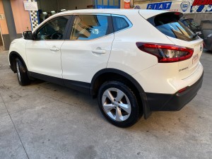 Nissan Qashqai bianco (5)
