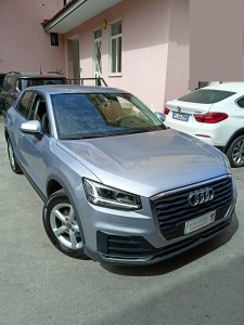 Audi Q2 grigio (4)