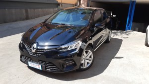 Clio 5 serie nera crescenzo automobili (1)