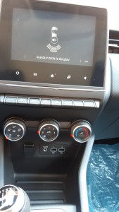 Clio 5 serie nera crescenzo automobili (21)