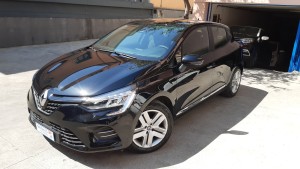 Clio 5 serie nera crescenzo automobili (4)