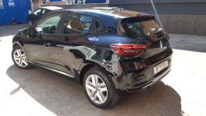 Clio 5 serie nera crescenzo automobili (8)