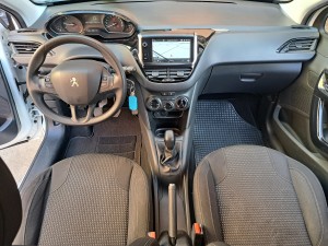 Peugeot 208 (11)