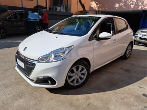 Peugeot 208 (2)