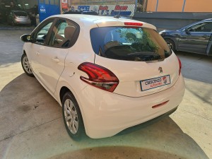 Peugeot 208 (8)