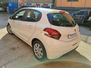 Peugeot 208 (9)