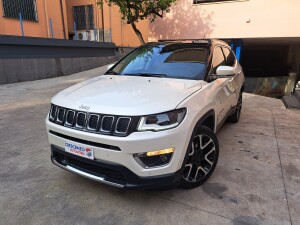 Jeep Compass bianco e nero (1)