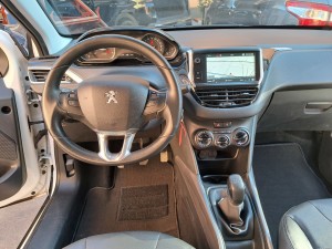 Peugeot 2008 bianca (11)