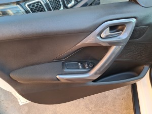 Peugeot 2008 bianca (27)