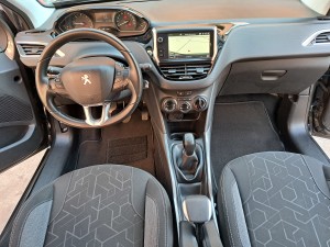 Peugeot 2008 grigio (8)