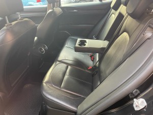 Alfa Stelvio nera q4 (14)