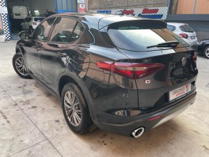 Alfa Stelvio nera q4 (7)