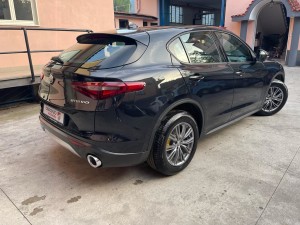 Alfa Stelvio nera q4 (9)